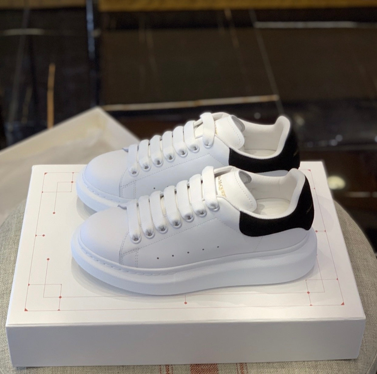 ALEXANDER MCQUEEN SNEAKER